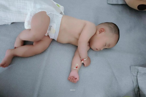 琼中几个月宝宝开始长牙